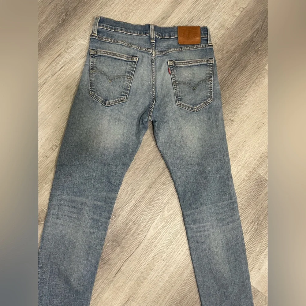 Levi's 502👖Men Premium Taper Fit Jeans with Vintage-Inspired Fading,size 31x32